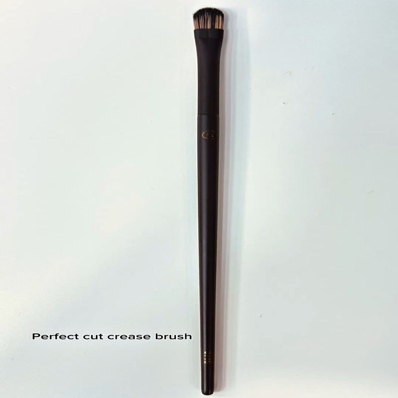Cut Crease Eyeshadow Brush