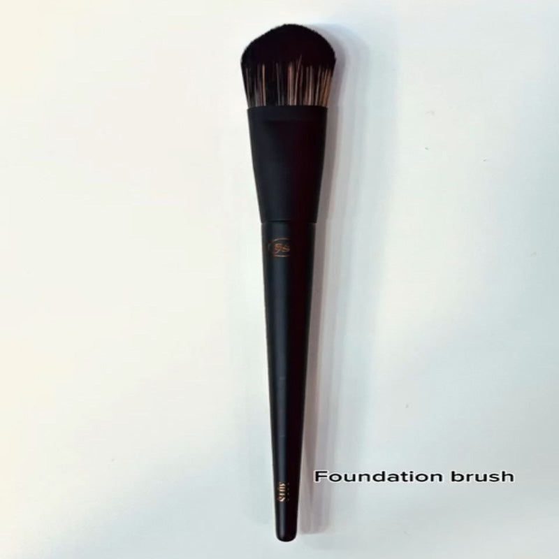 A231 Tongue-shaped Foundation Brush